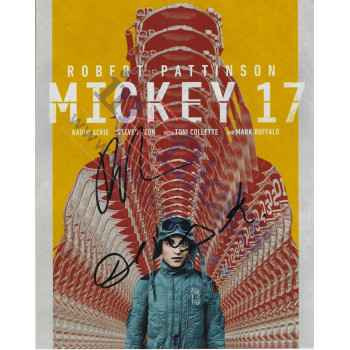 Robert Pattinson Signed In Person 10x8 Photo Mickey 17 Autograph