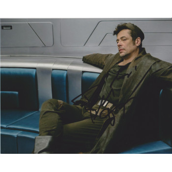 Benicio Del Toro AUTOGRAPH Star Wars The Last Jedi SIGNED IN PERSON 10x8 Photo