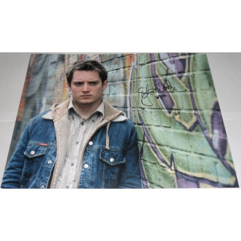 Elijah Wood AUTOGRAPH Green Street SIGNED IN PERSON 16x12 Photo